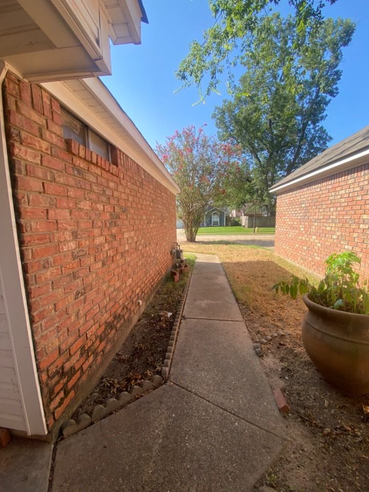 1311 Pecan Square - Photo 3 of 50