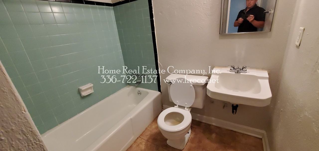 605 W 23rd St #A - Photo 4 of 7