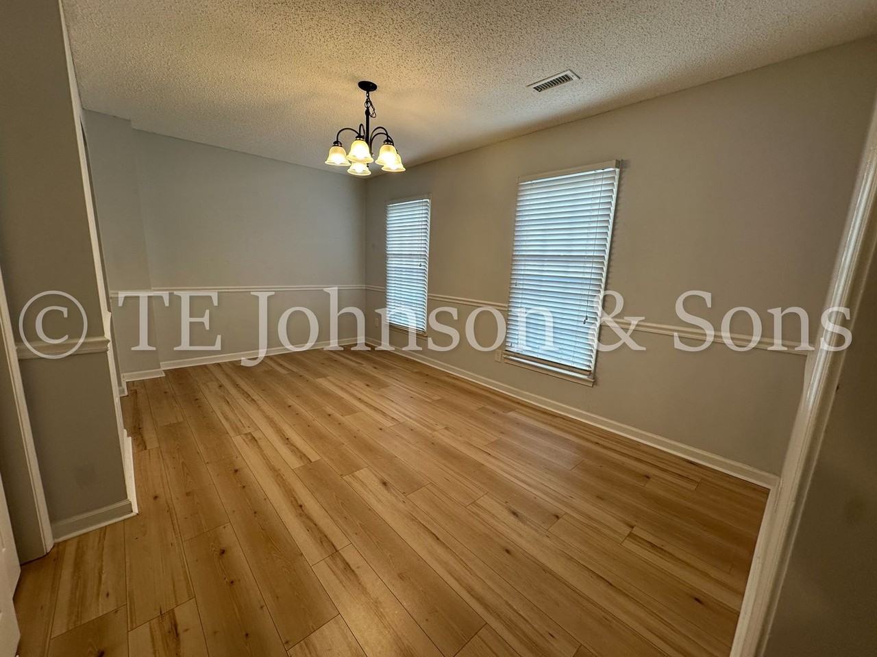 3995 Valley Ct - Photo 2 of 20