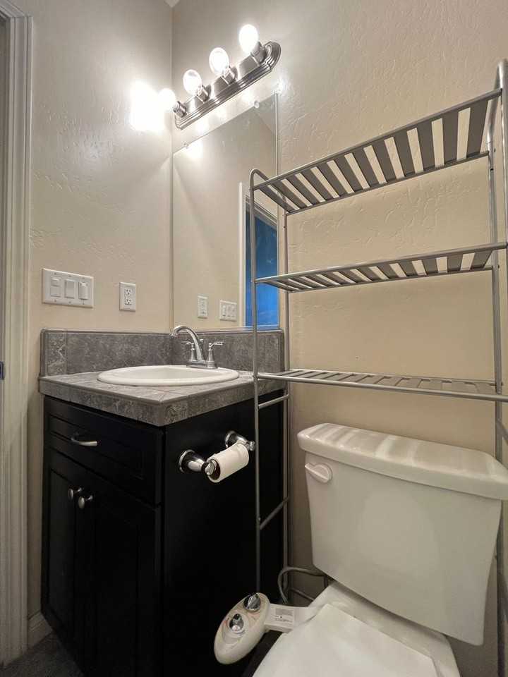 1506 Platea St - Photo 2 of 6