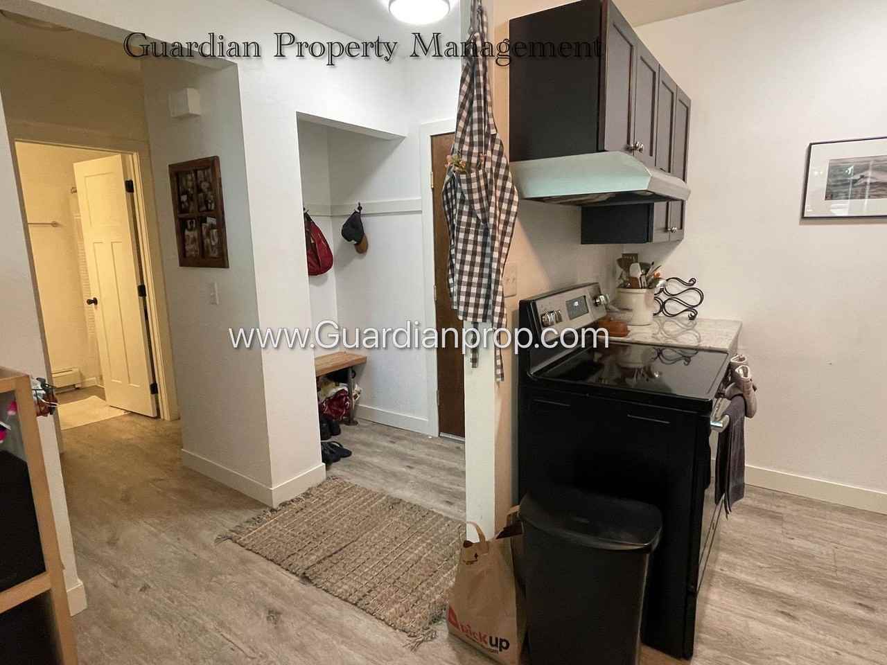 627 Polk St NE - Photo 3 of 13