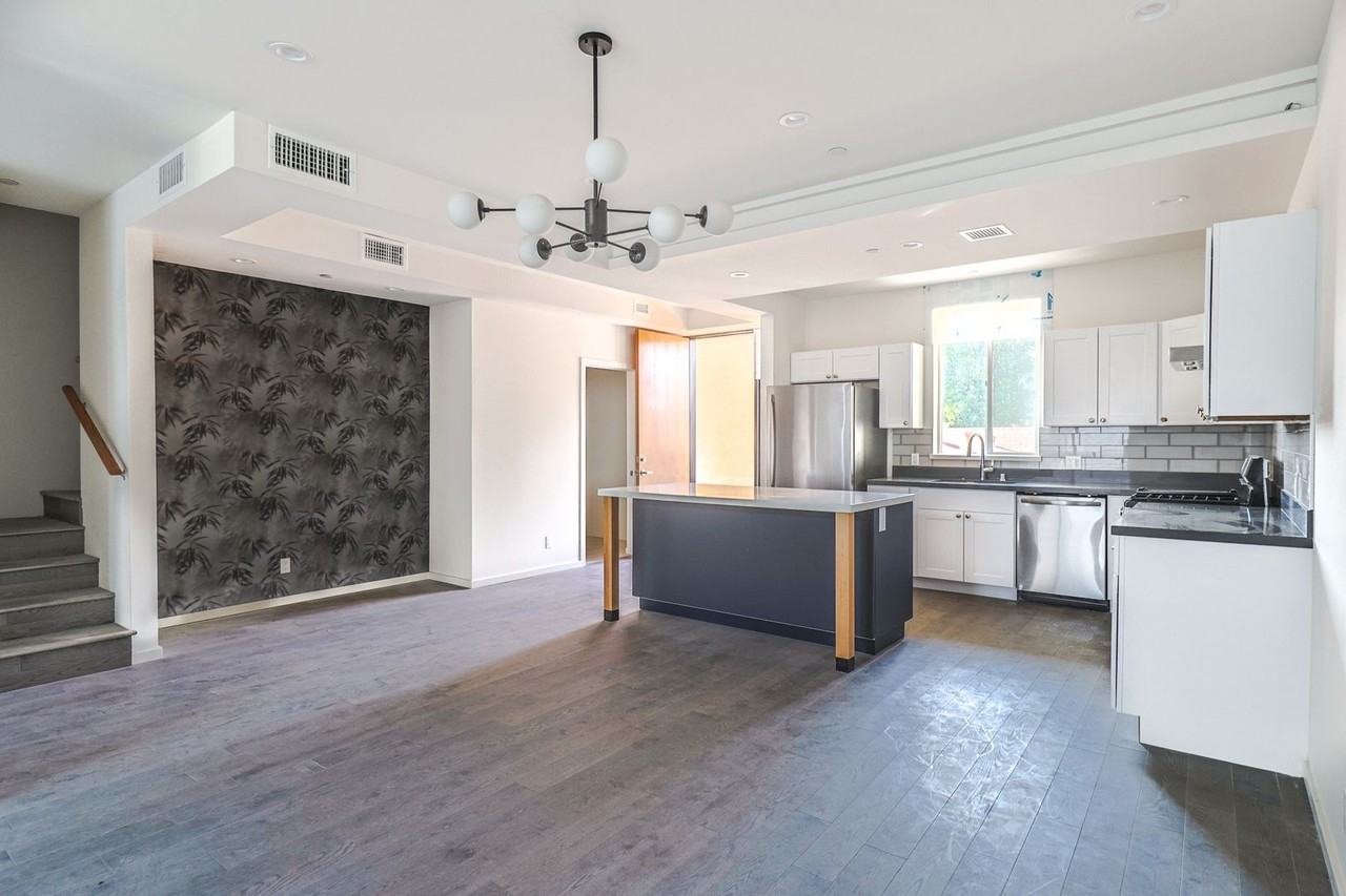 14754 Gilmore St - Photo 5 of 12