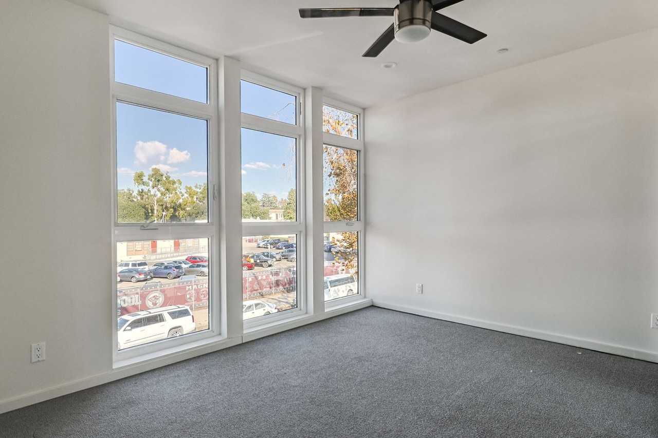 14754 Gilmore St - Photo 7 of 12