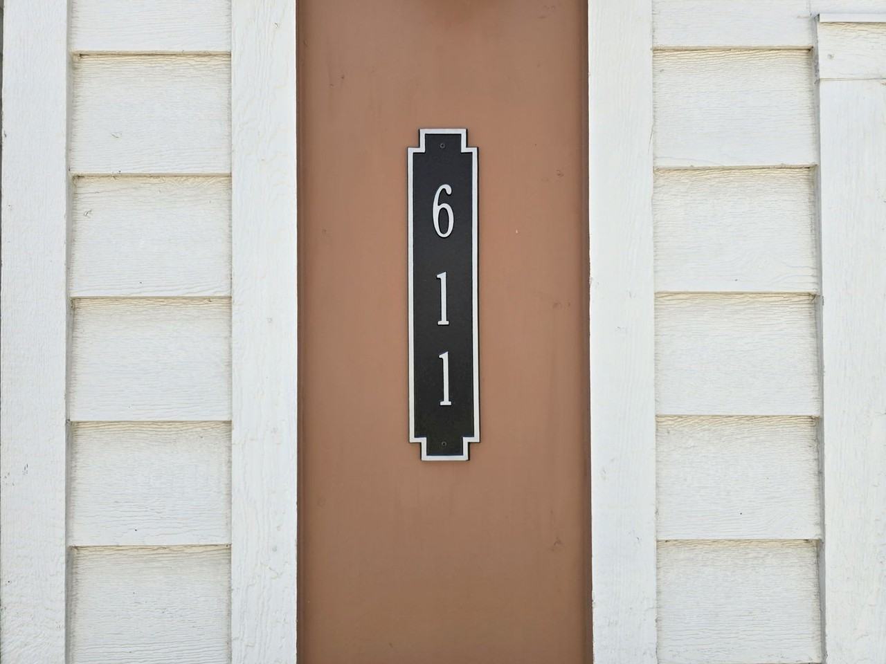 611 N Emile St - Photo 3 of 29