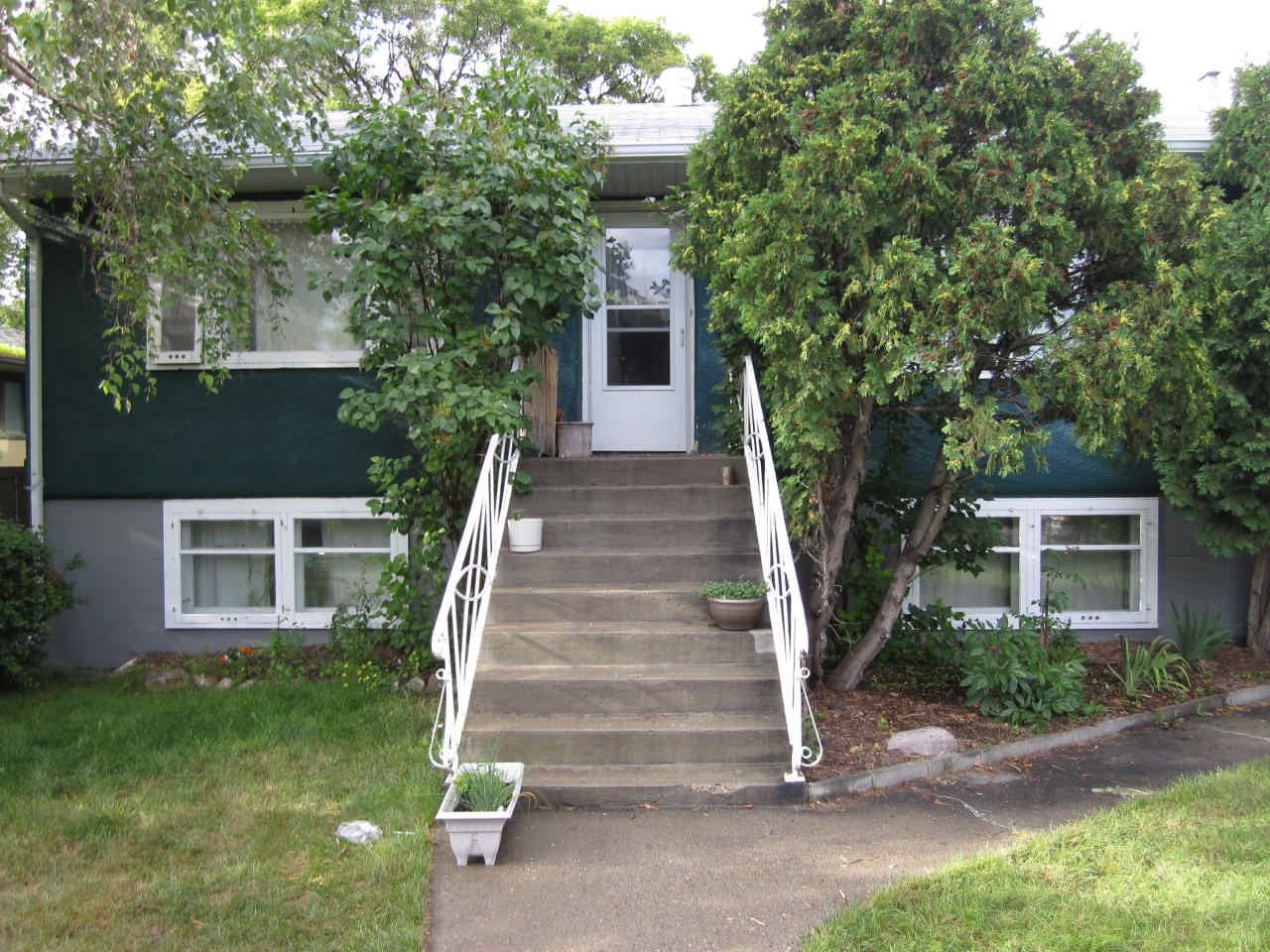 2444 30 Ave Sw Main Fl - Photo 2 of 3