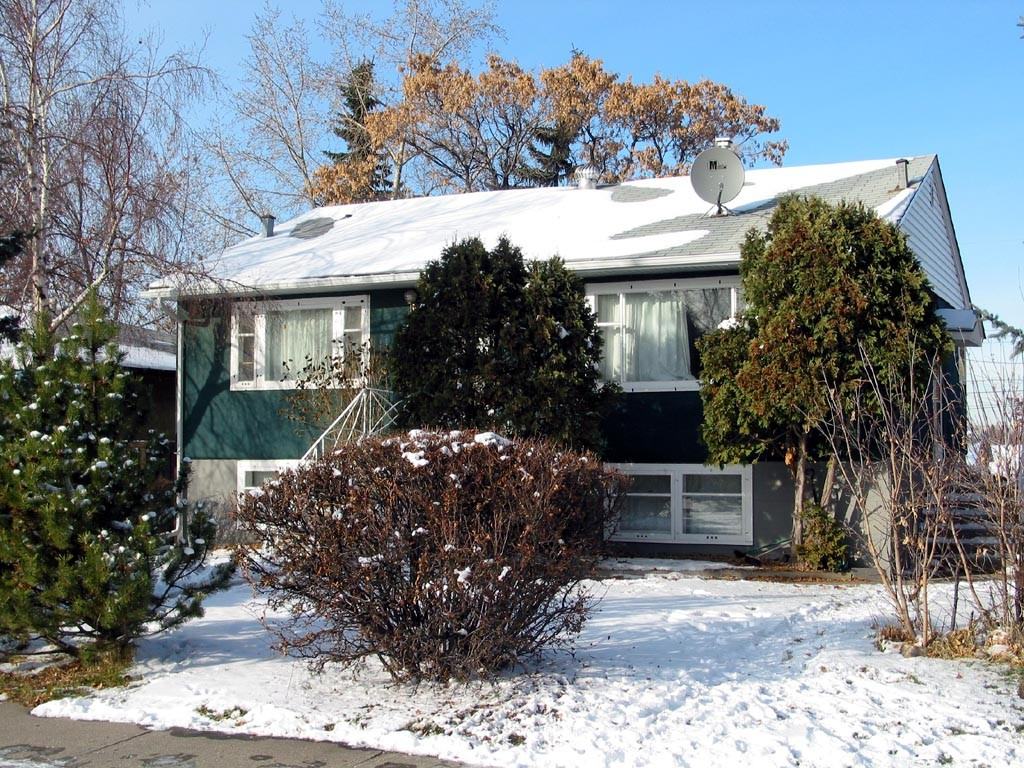 2444 30 Ave Sw Main Fl - Photo 3 of 3