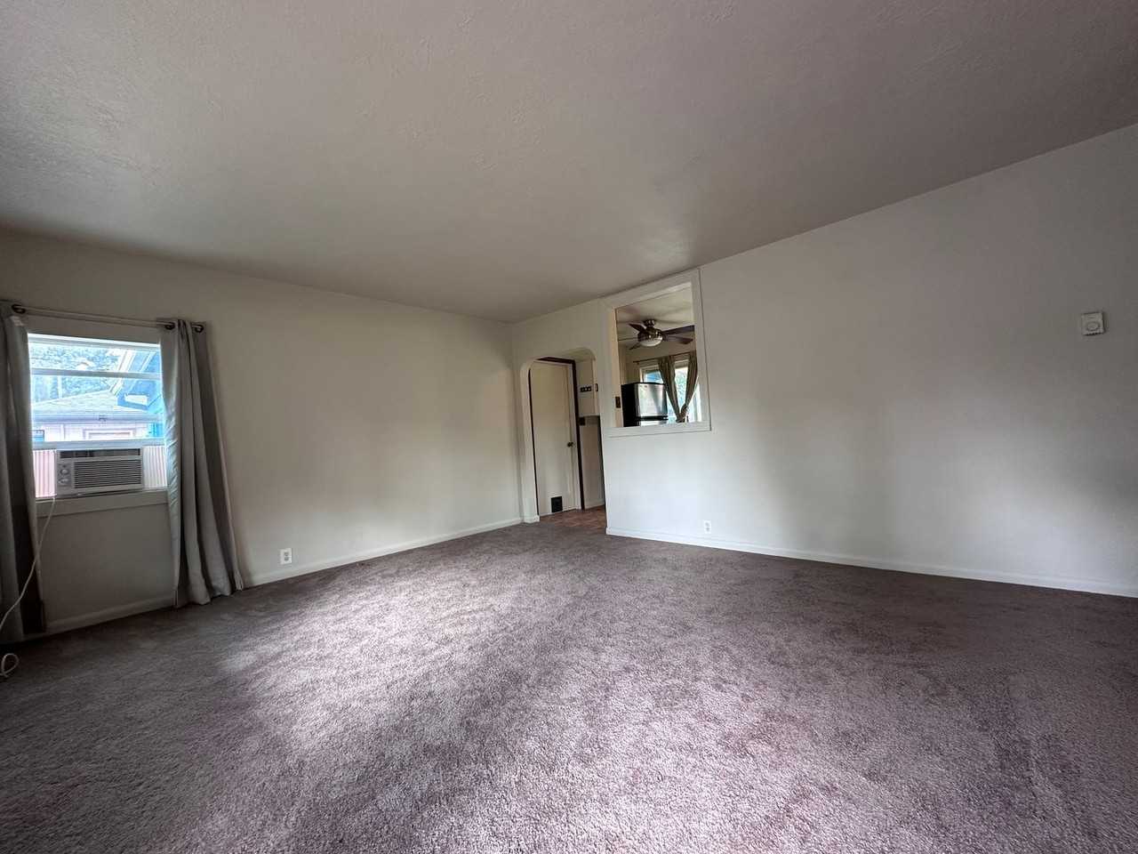 360 Ne Liberty Ave - Photo 3 of 15
