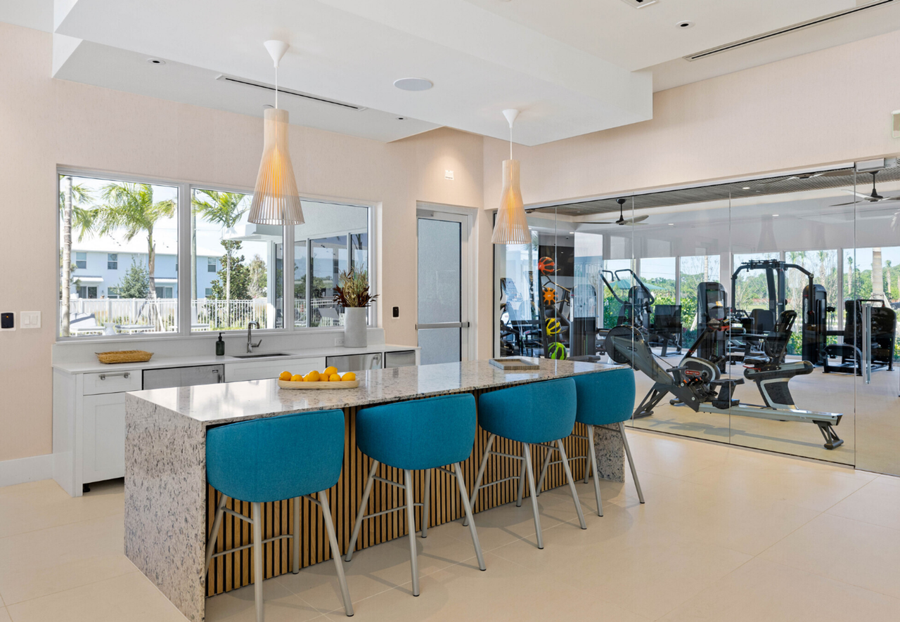 Serenity Stuart - Photo 4 of 50