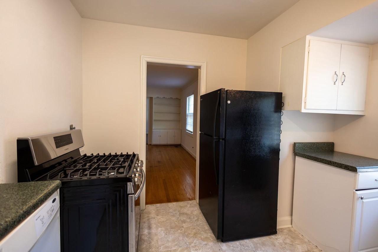 2818 Robin Hood Dr - Photo 3 of 16