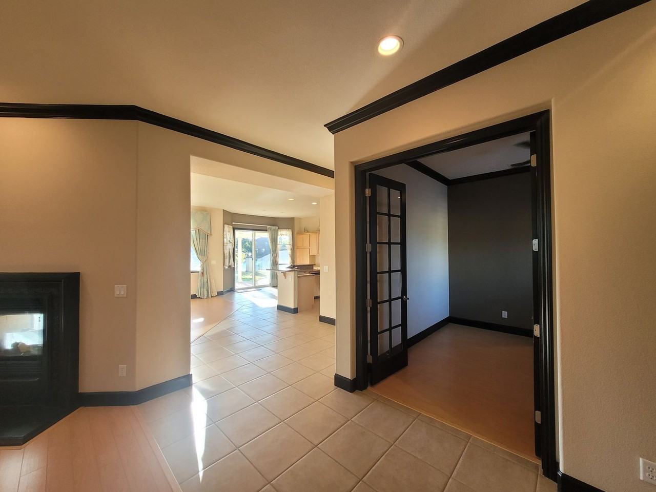 610 Hawkcrest Cir - Photo 6 of 35