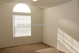 19171 Se Yamhill St #5 - Photo 1 of 1