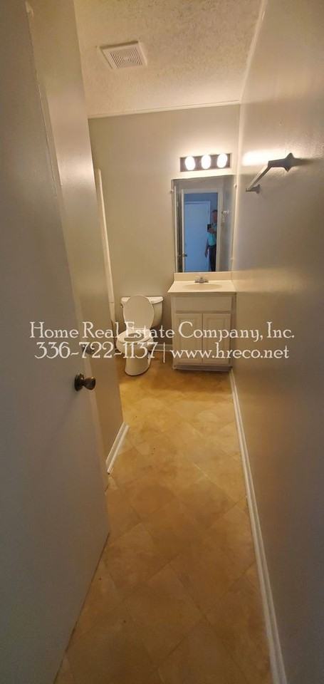 725 Akron Dr #P - Photo 5 of 9
