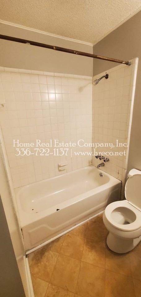 725 Akron Dr #P - Photo 6 of 9