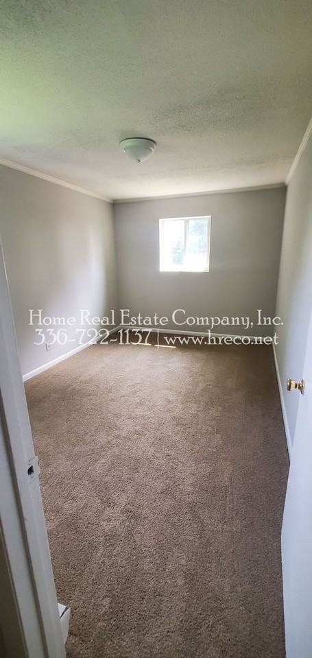 725 Akron Dr #P - Photo 7 of 9