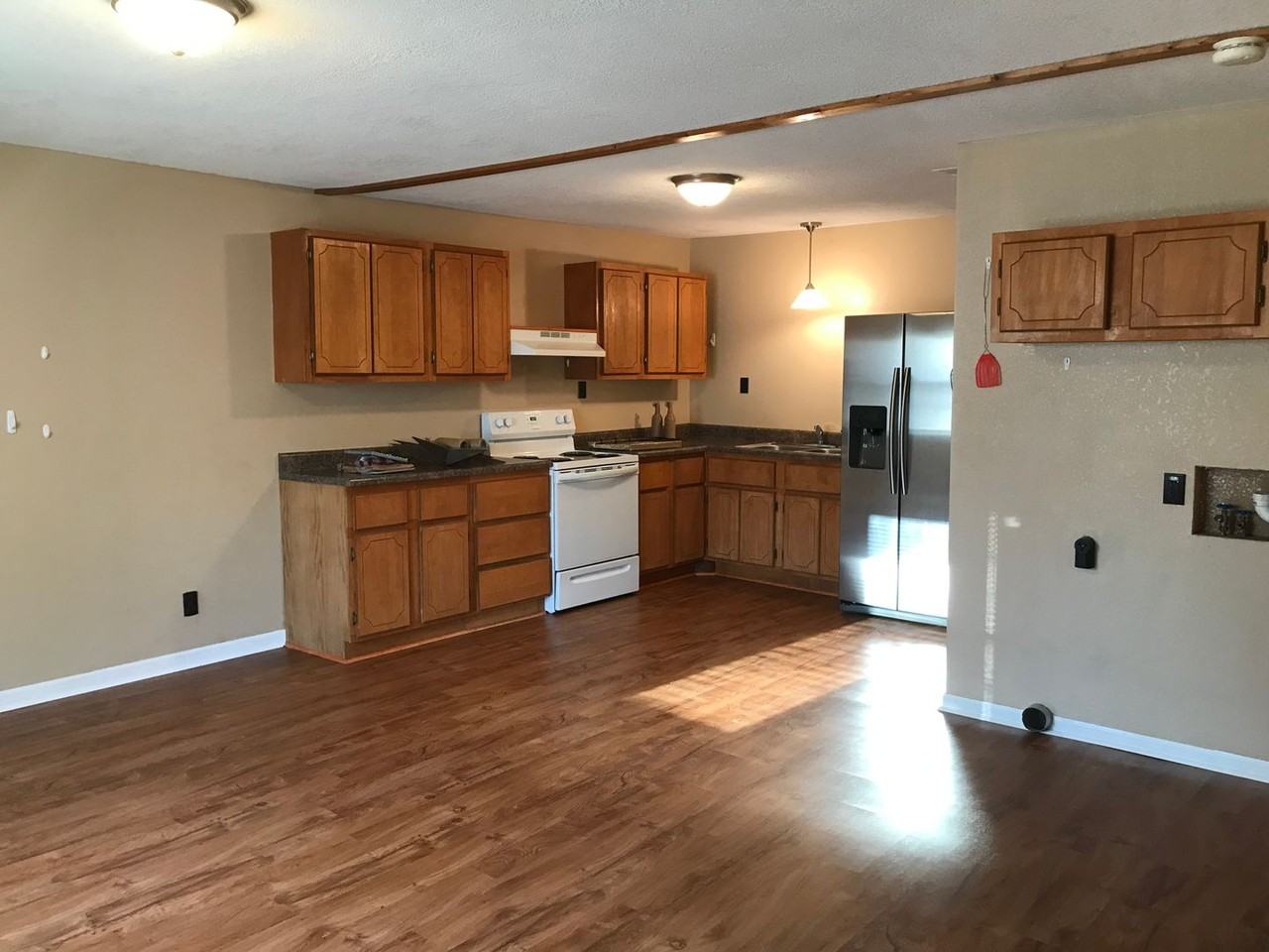 400 S. Pershing - Photo 3 of 9