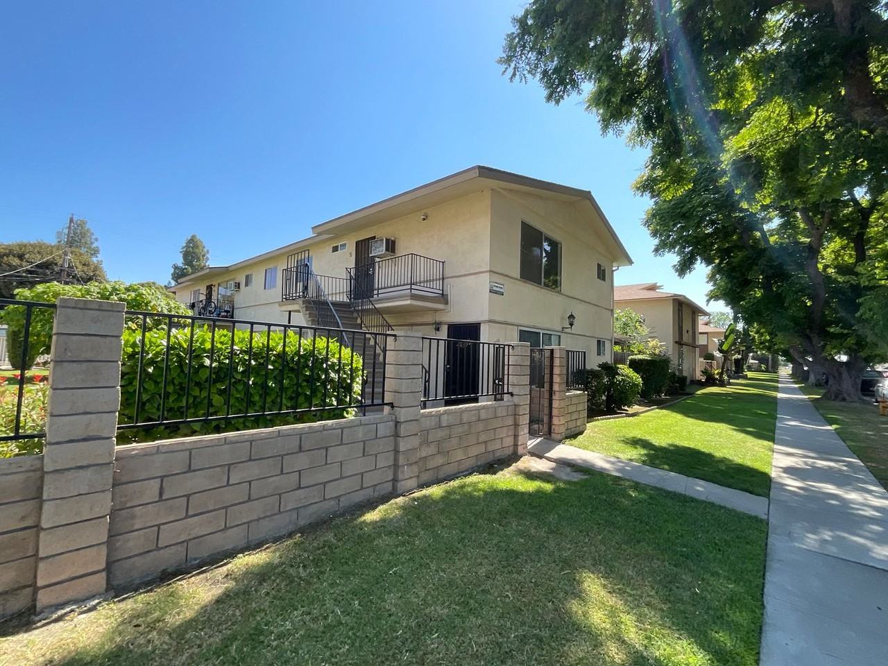 2254 W Colchester Dr - Photo 2 of 19