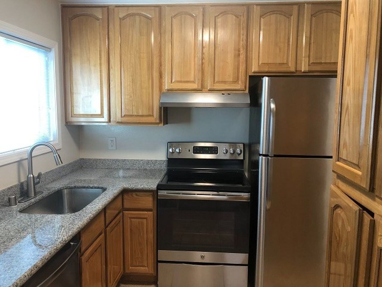 4627 Norwood Ter - Photo 3 of 12