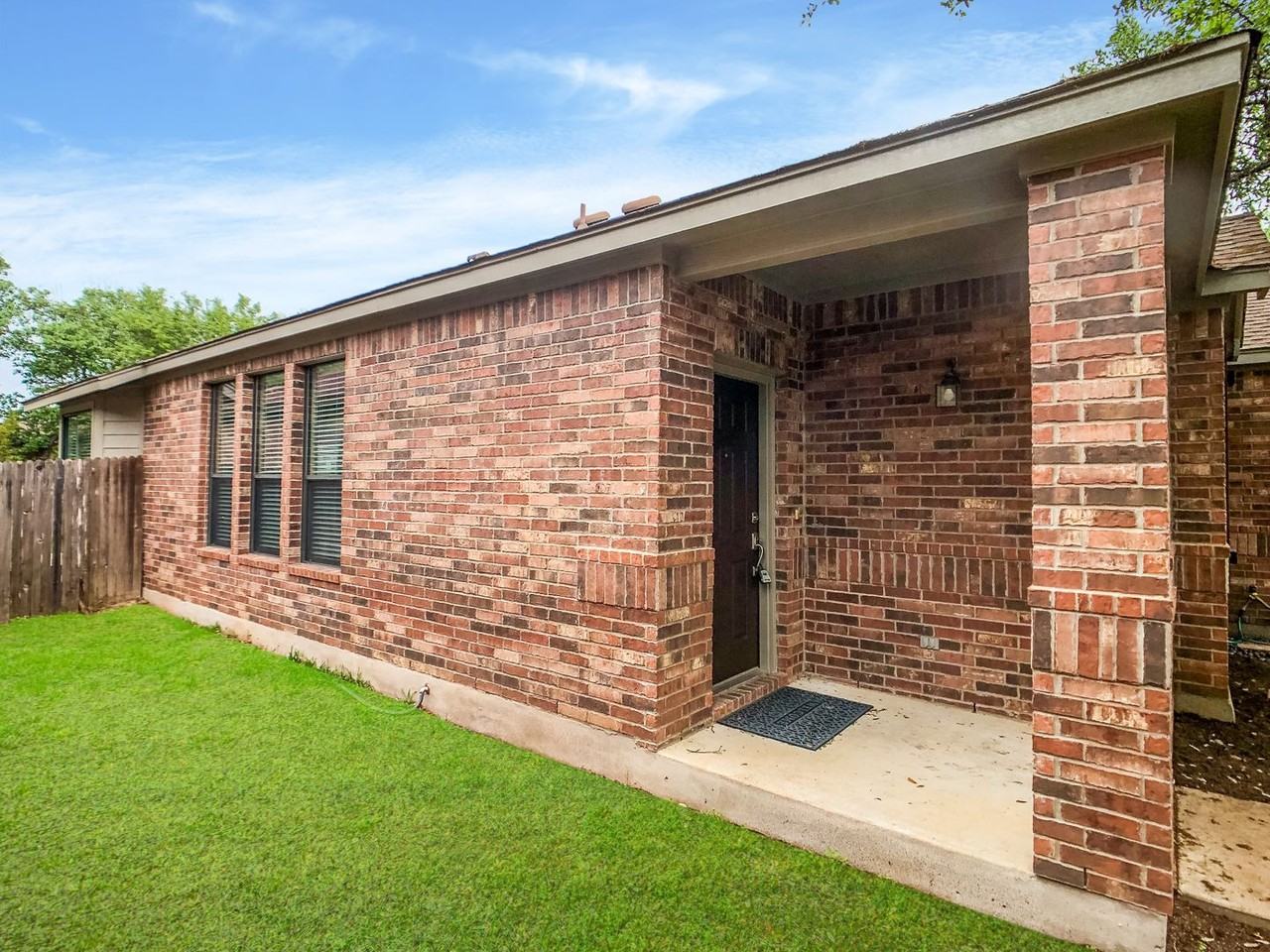 2105 Sage Canyon Dr - Photo 4 of 25