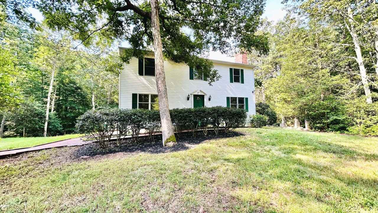 11028 Esquire Ln - Photo 2 of 37