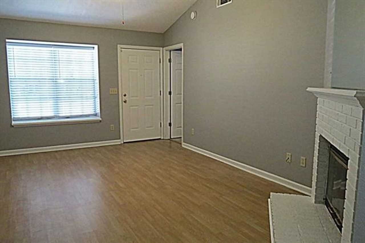 3913 Gaffney Loop - Photo 2 of 10