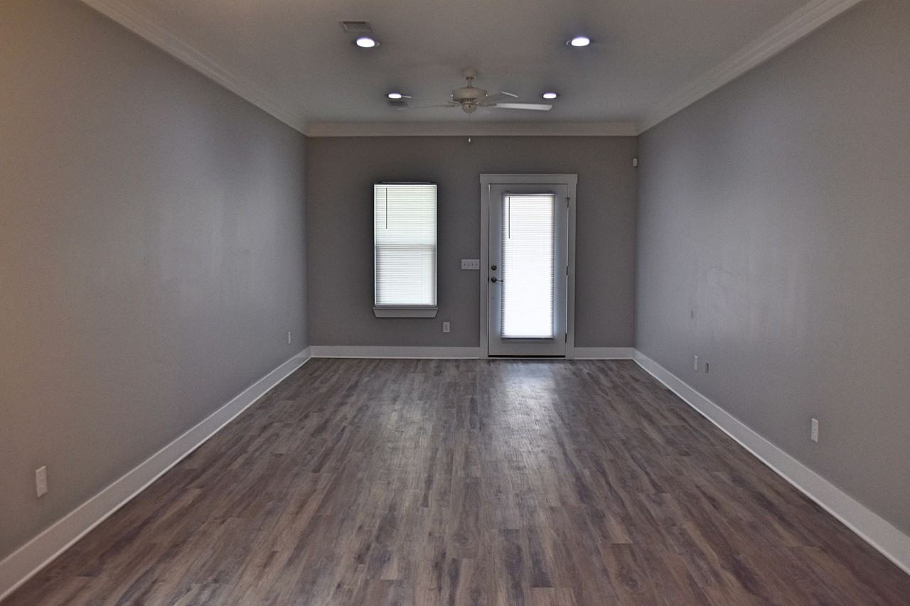 10 Oakfield Dr N - Photo 7 of 26
