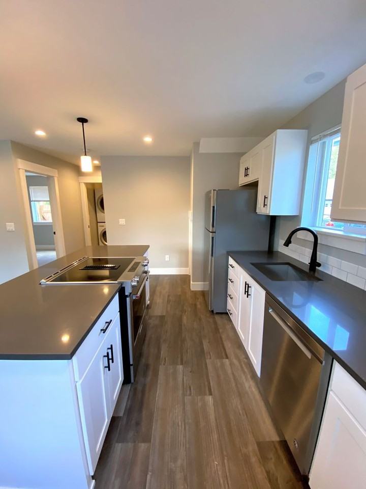 16435 Front Ave - Photo 3 of 32