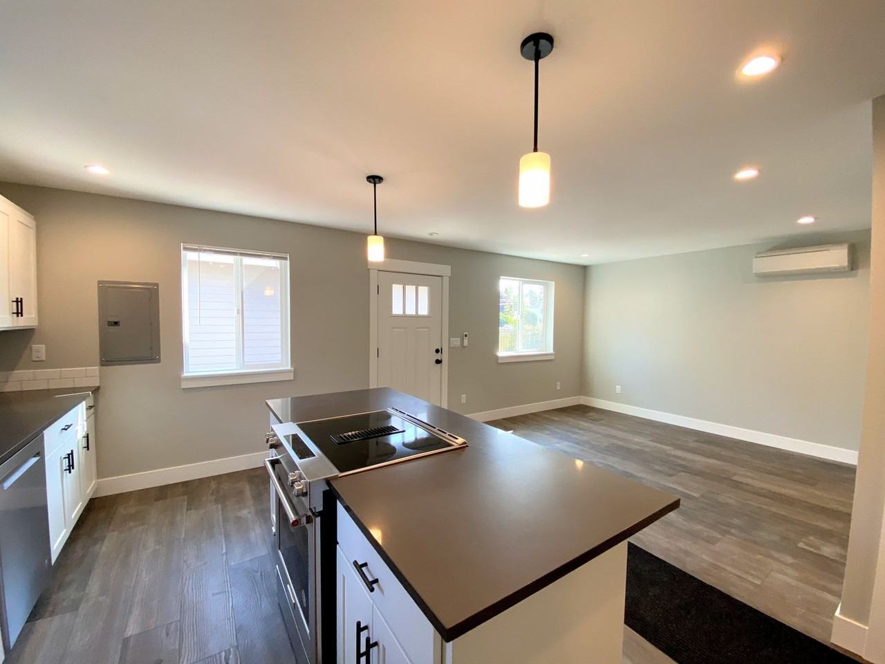 16435 Front Ave - Photo 6 of 32