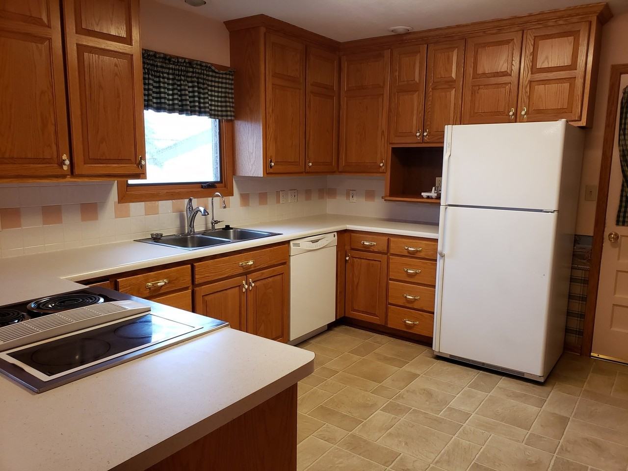 1329 Verges Ave - Photo 3 of 43