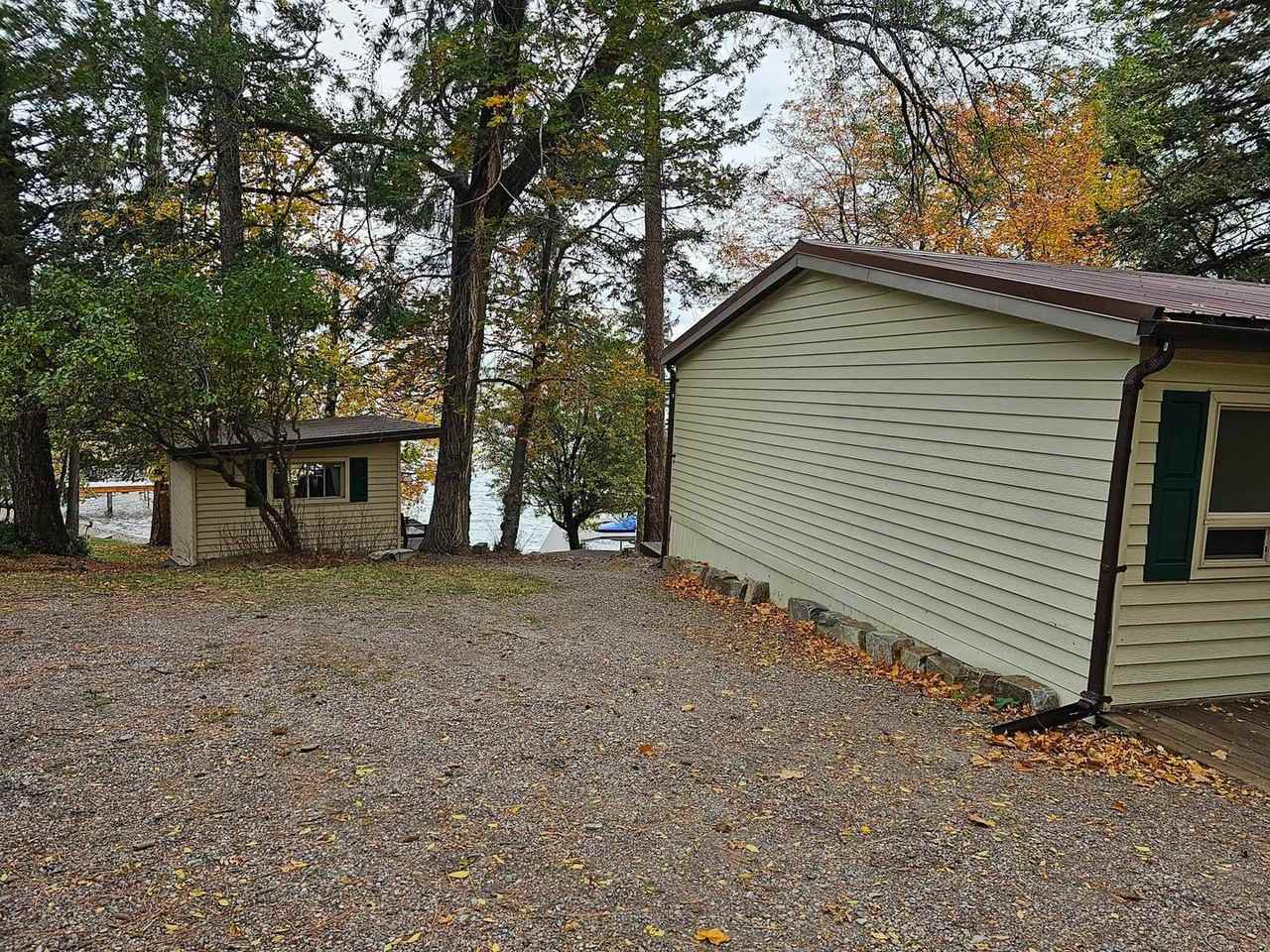 31468 Kings Point Rd - Photo 2 of 24