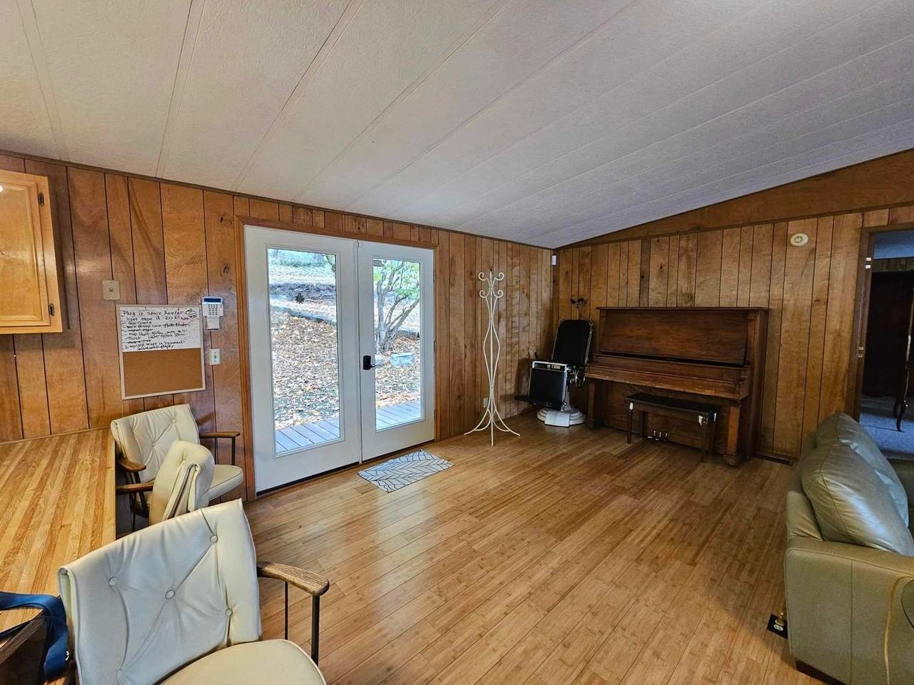 31468 Kings Point Rd - Photo 4 of 24