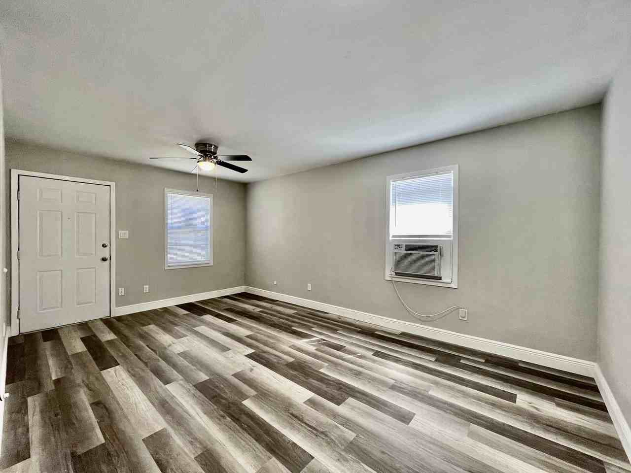 232 Comacho St - Photo 3 of 10