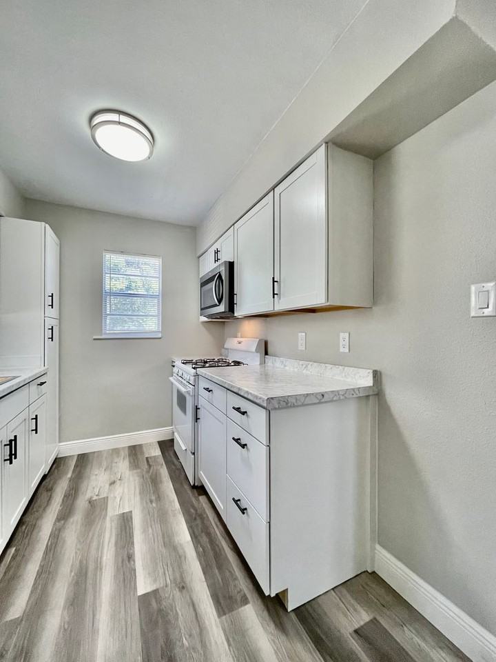 232 Comacho St - Photo 4 of 10