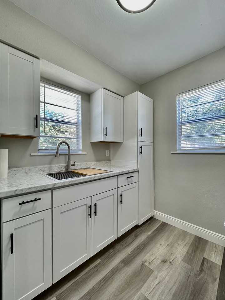 232 Comacho St - Photo 5 of 10