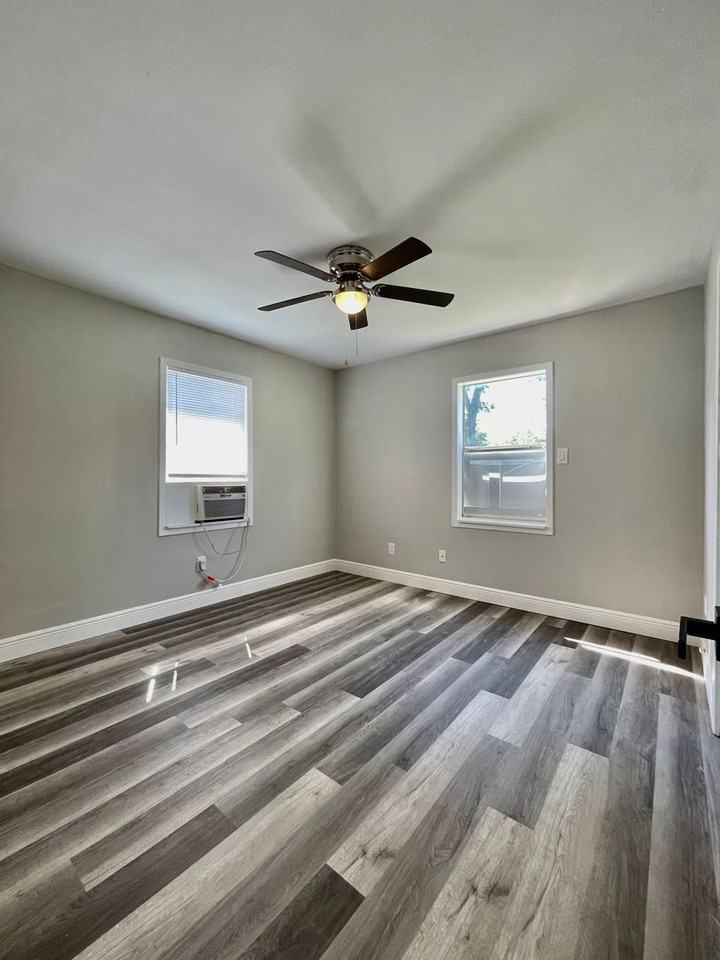 232 Comacho St - Photo 6 of 10