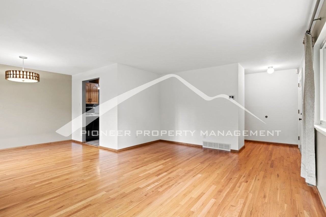 1024 Pike Dr - Photo 3 of 25