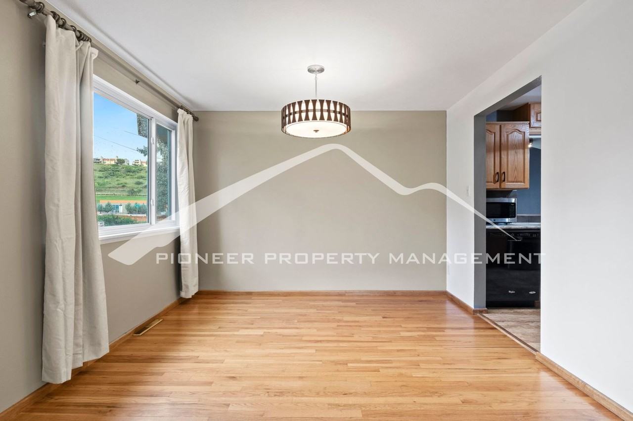 1024 Pike Dr - Photo 4 of 25