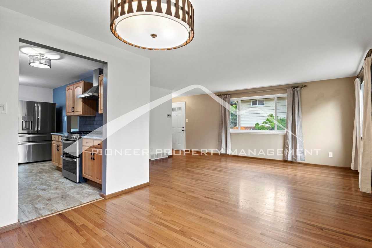 1024 Pike Dr - Photo 5 of 25
