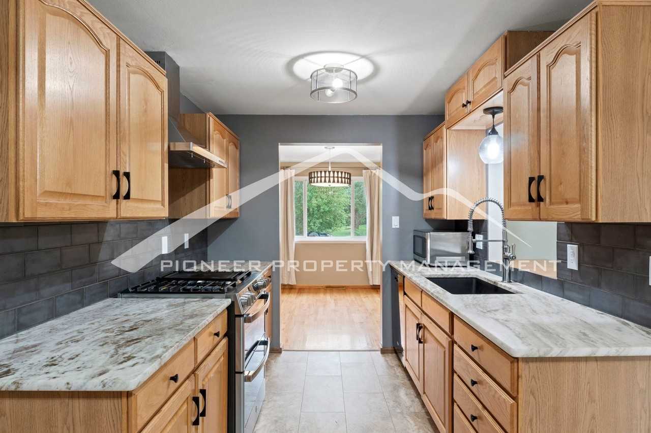1024 Pike Dr - Photo 7 of 25