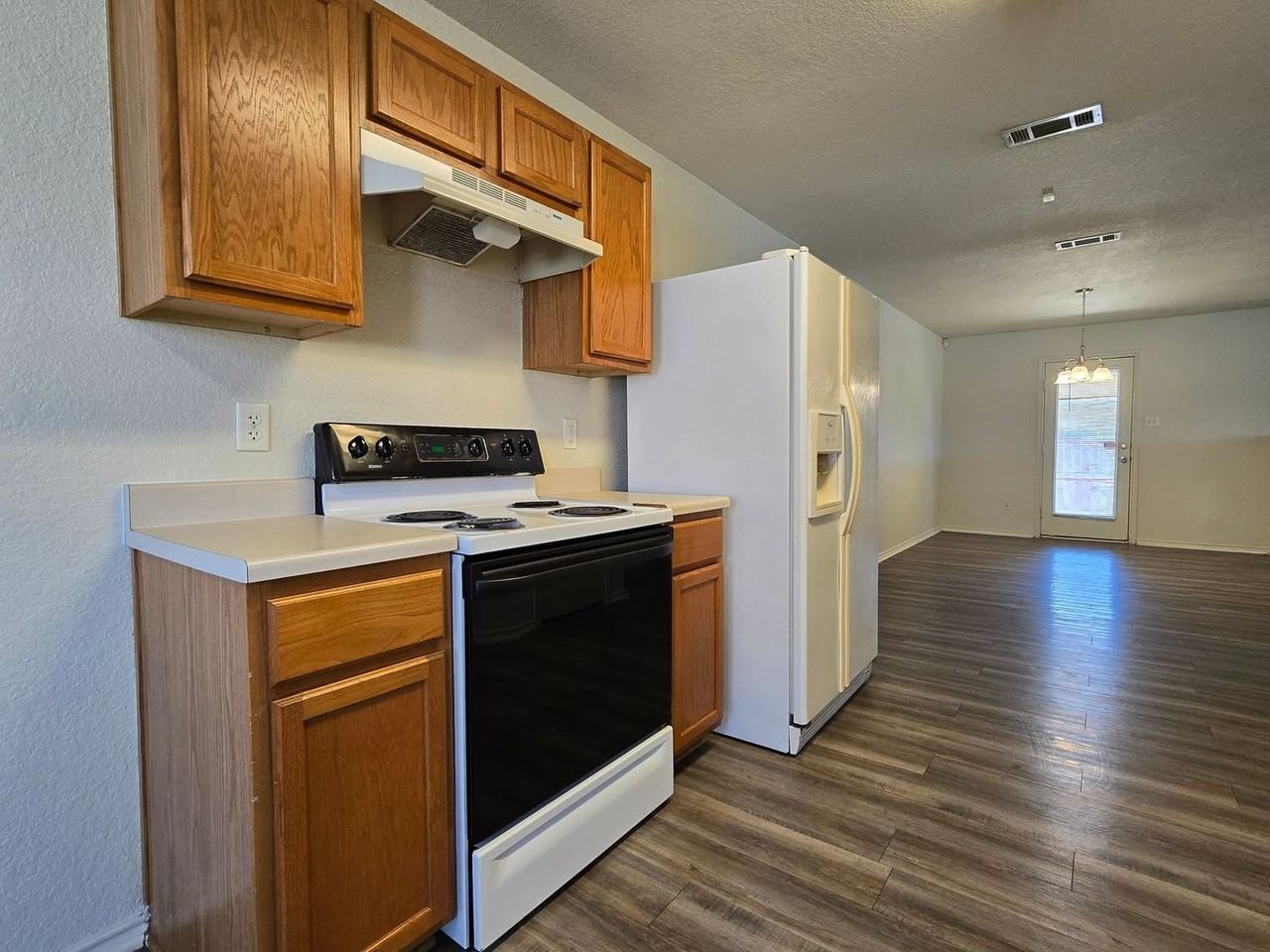 3303 Driftwood Dr - Photo 5 of 19