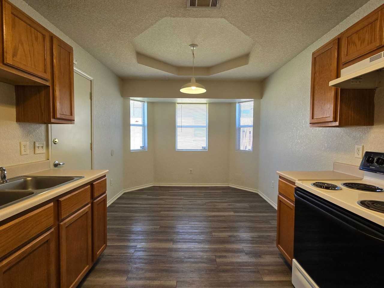 3303 Driftwood Dr - Photo 6 of 19