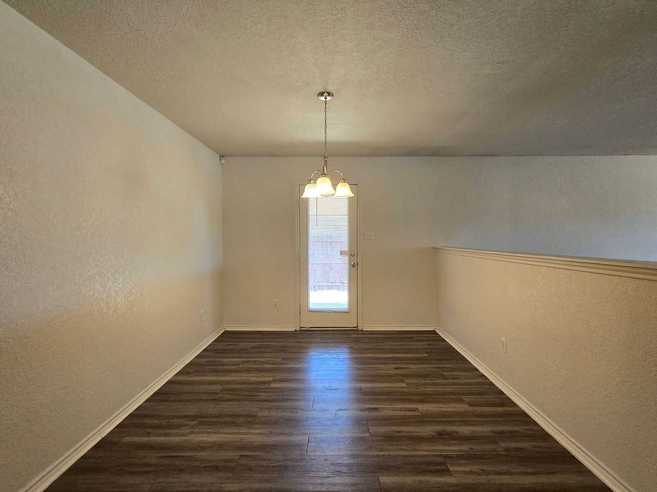 3303 Driftwood Dr - Photo 7 of 19