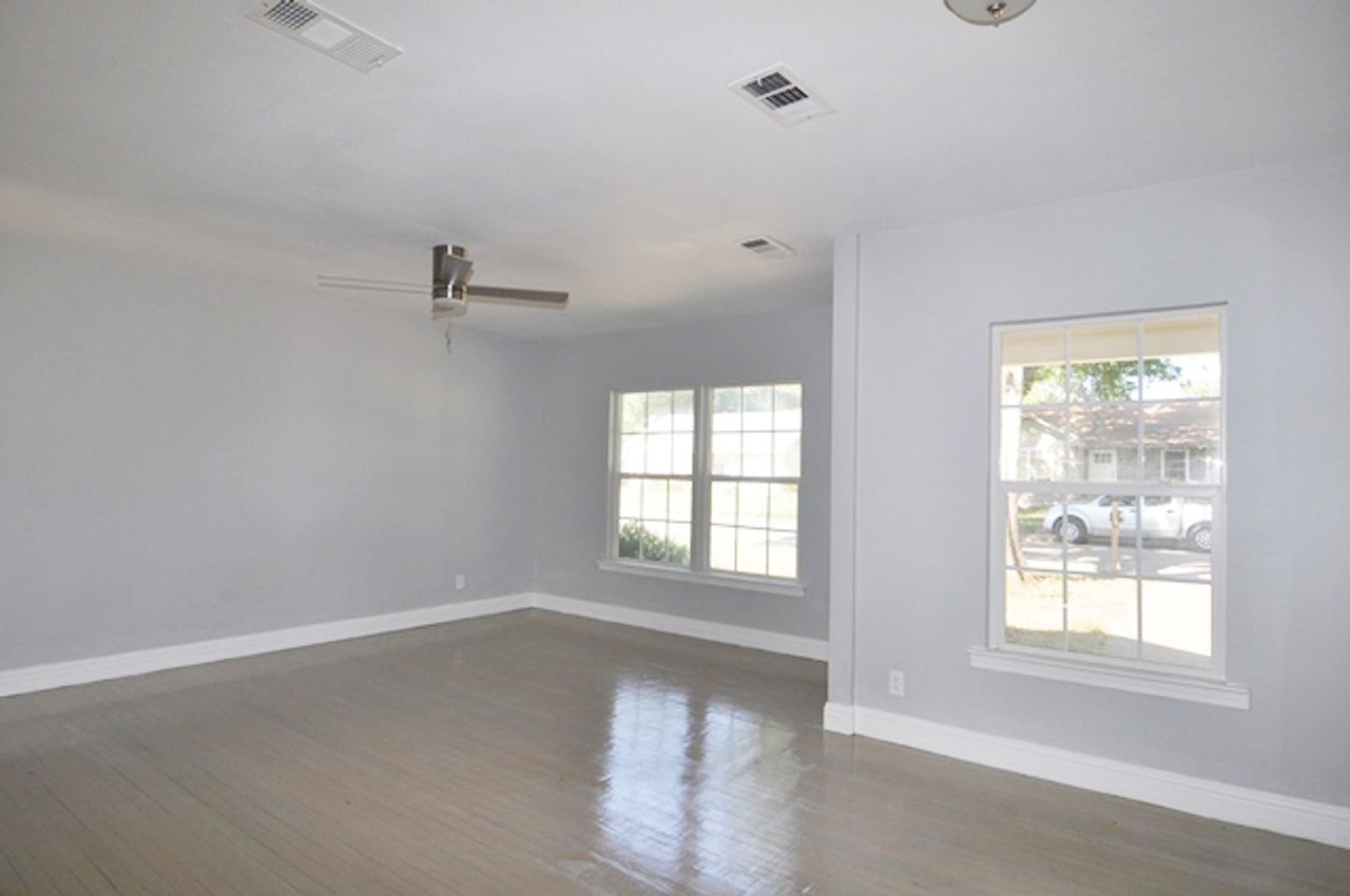 807 Web St - Photo 4 of 18