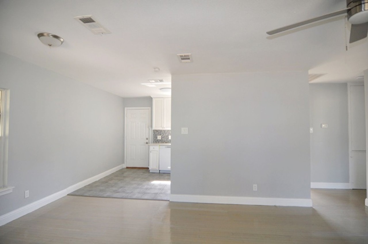 807 Web St - Photo 6 of 18