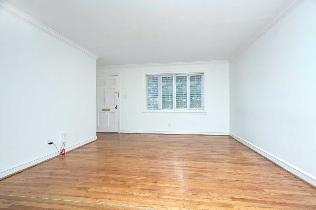 1830 Jameston Dr - Photo 3 of 28