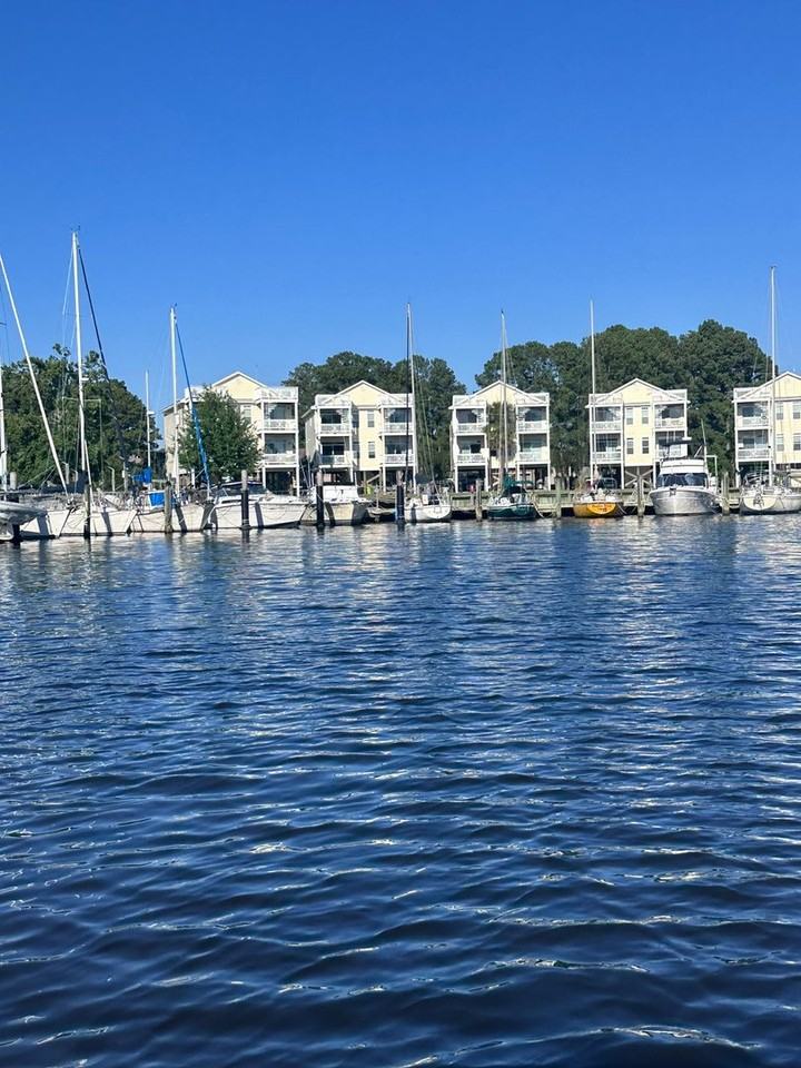 4018 Marina Townes Dr - Photo 2 of 28