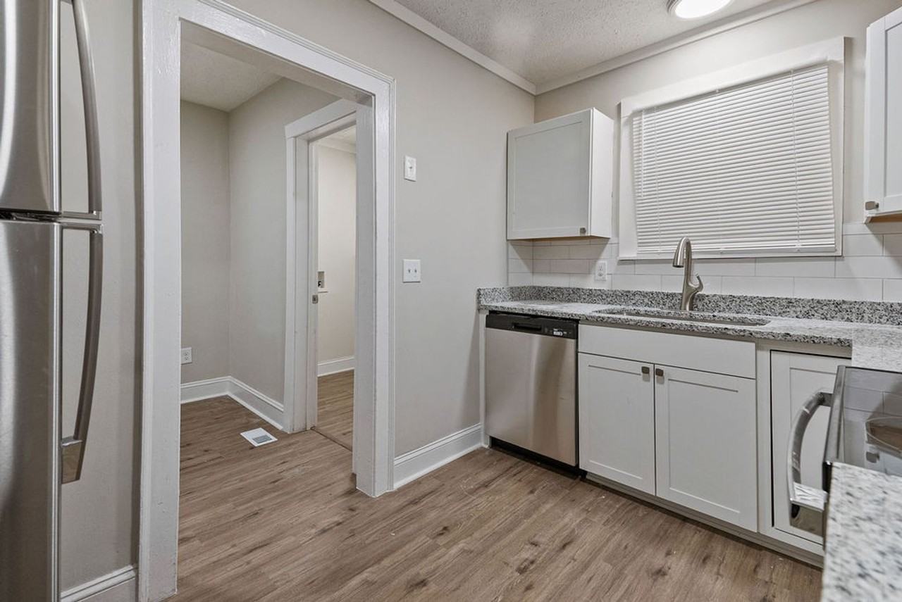 207 Windsor Dr - Photo 2 of 18