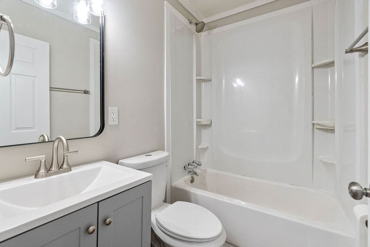 207 Windsor Dr - Photo 3 of 18