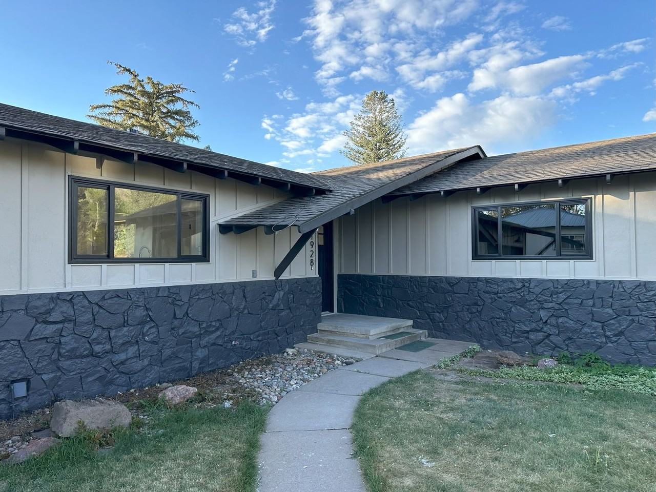 1928 Crestview Dr - Photo 2 of 43