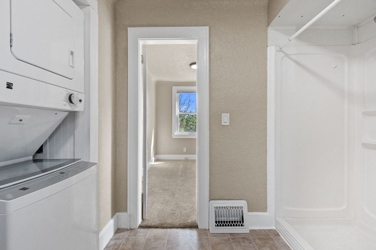 811 Vilas Ave - Photo 2 of 13