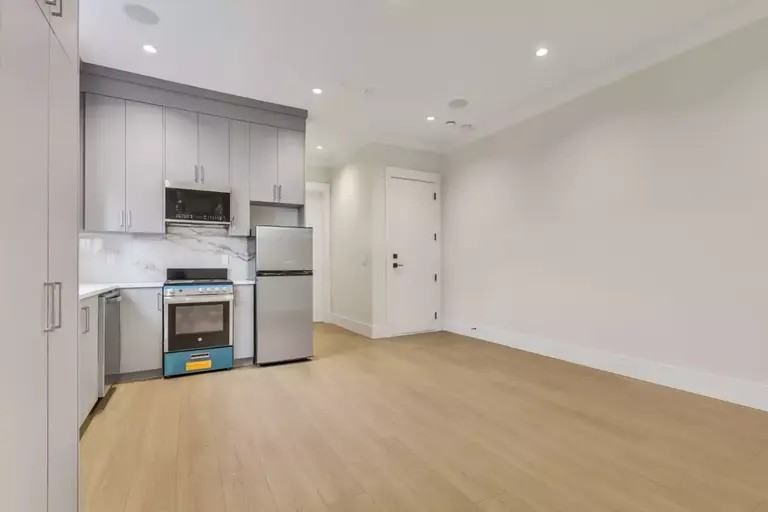 10491 Algonquin Dr - Photo 2 of 10